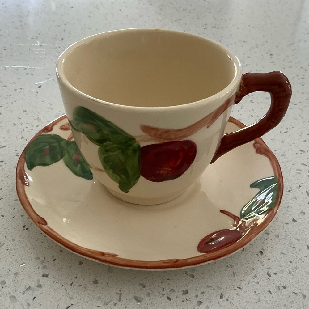 4 Sets Old Vintage Franciscan Apple Design Cups $ Saucers